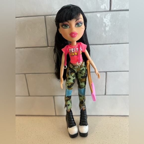 MGA Bratz 2015 1st Edition Jade Selfie Snaps 10 Inch Doll - Picture 1 of 5